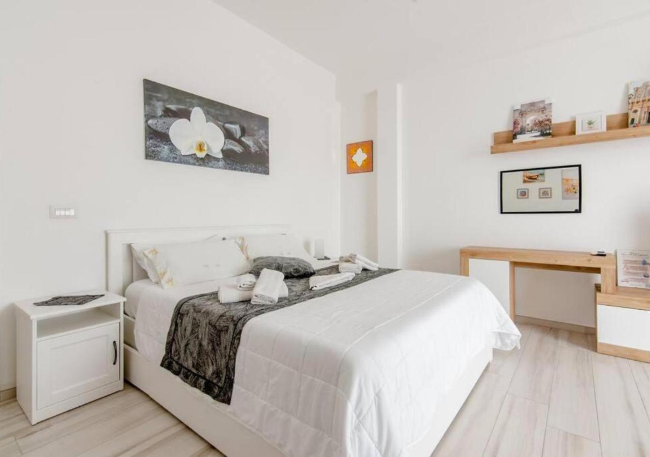 Il Barone Rosso B&B เลชเช ภายนอก รูปภาพ