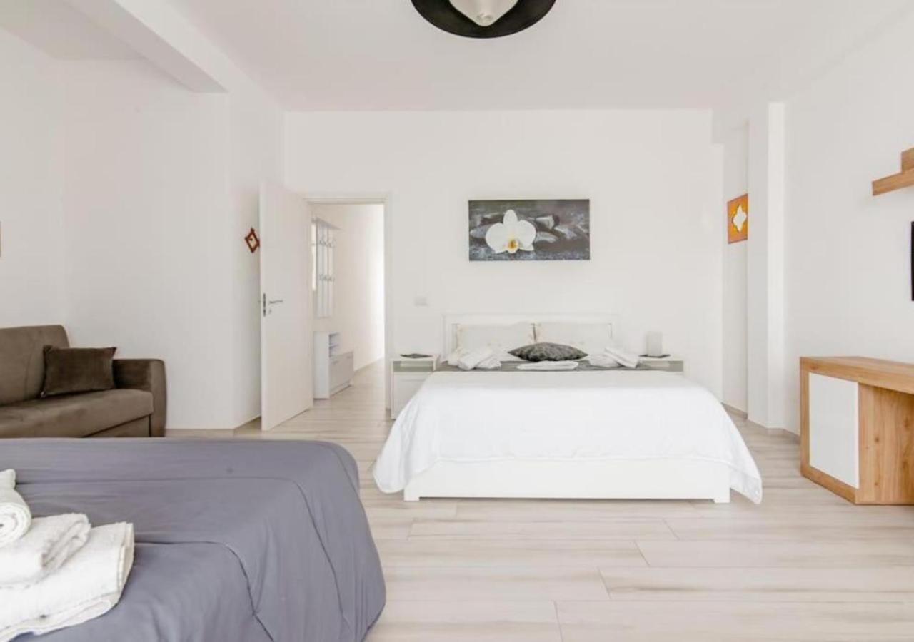 Il Barone Rosso B&B เลชเช ภายนอก รูปภาพ